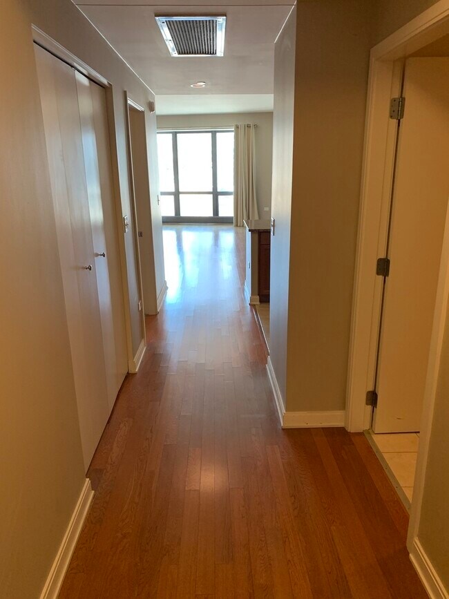Building Photo - 130 N Garland Ct