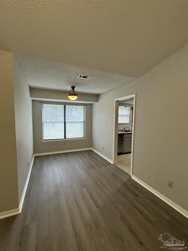 Foto del edificio - 6204 Forest Pines Dr