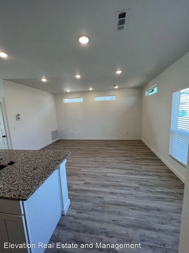 Building Photo - 2 br, 2 bath House - 1071 Boardwalk Avenue