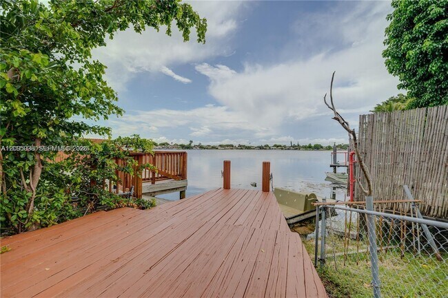 Building Photo - 2403 SW 58th Manor