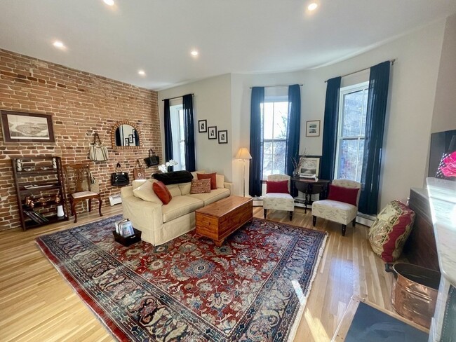 Building Photo - 53 Clarendon St