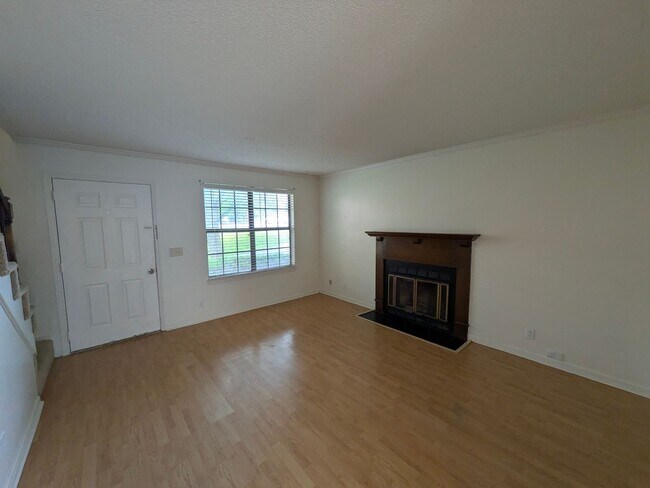 Building Photo - 1107 Quail Ct W