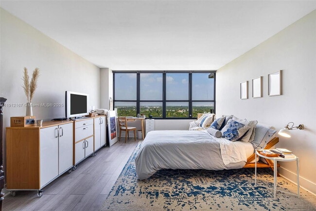 Building Photo - 780 NE 69th St