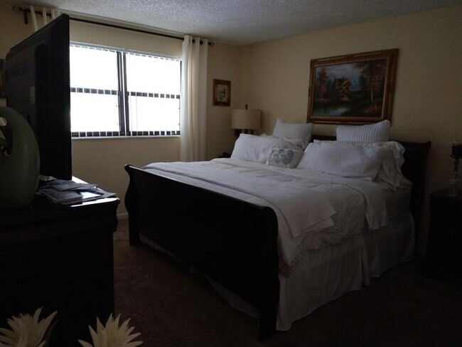 Foto del edificio - 9995 Nob Hill Ln