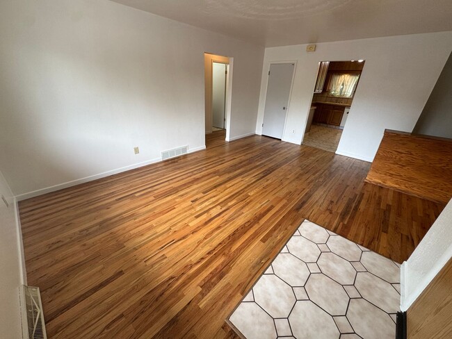 Foto del edificio - Spacious 3-Bed, 2-Bath Home with Included ...