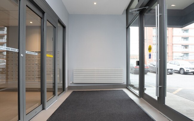 Building Photo - 730 St Clarens Ave