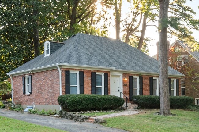 Building Photo - 3405 Hillvale Rd