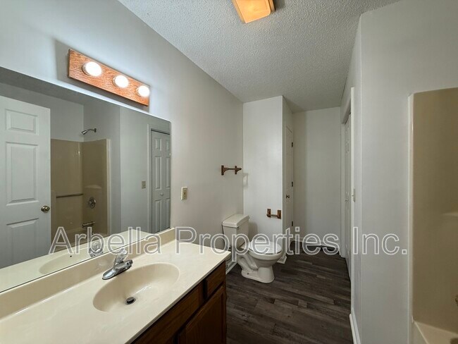 Foto del edificio - 119 Rowe Ln