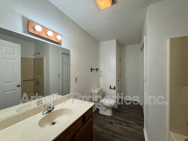 Building Photo - 119 Rowe Ln