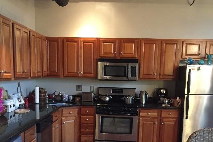 Open eat-in Kitchen - 471 Silver St