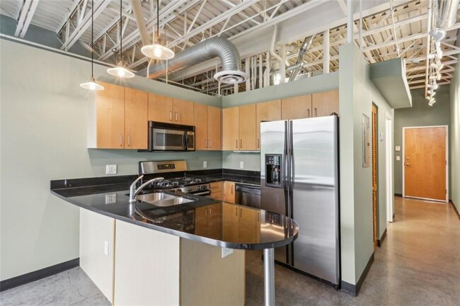 Building Photo - 5200 Peachtree Rd