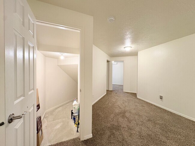 Foto del edificio - 334 W Mountain View Dr