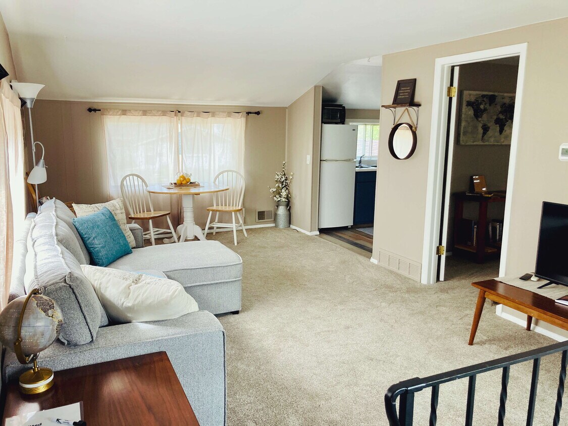 Foto principal - 6160 Everett St