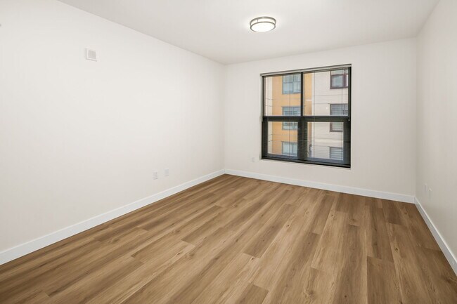 Foto del edificio - 1150 J St