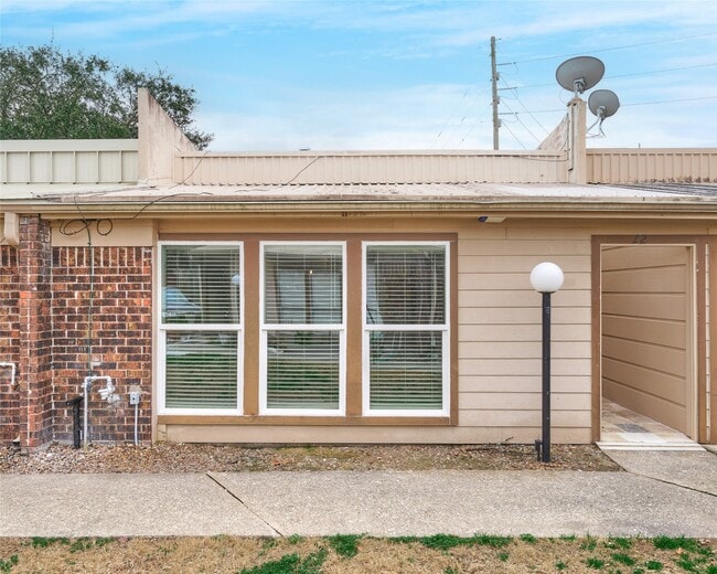 Building Photo - 1014 Graham Dr