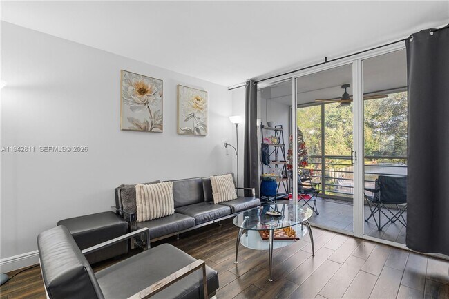 Foto del edificio - 9340 Lagoon Pl