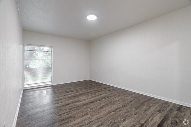 2BR, 1.5BA - 865SF - Bedroom - The Courtland