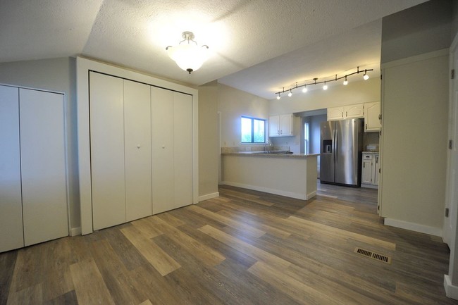 Foto del edificio - 3 br, 2 bath House - 863 Linn Ave