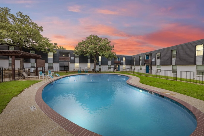 Photo - 531 Bedford Rd (Bedford, TX)