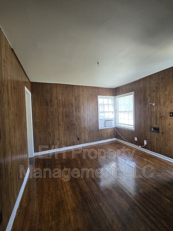 Building Photo - 528 S Glendale St