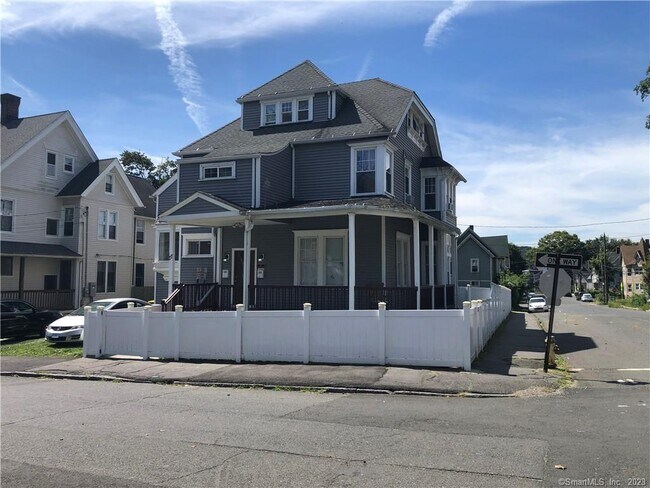 Foto del edificio - 77 Chestnut Ave