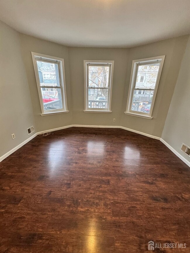 Building Photo - 260 Amherst St