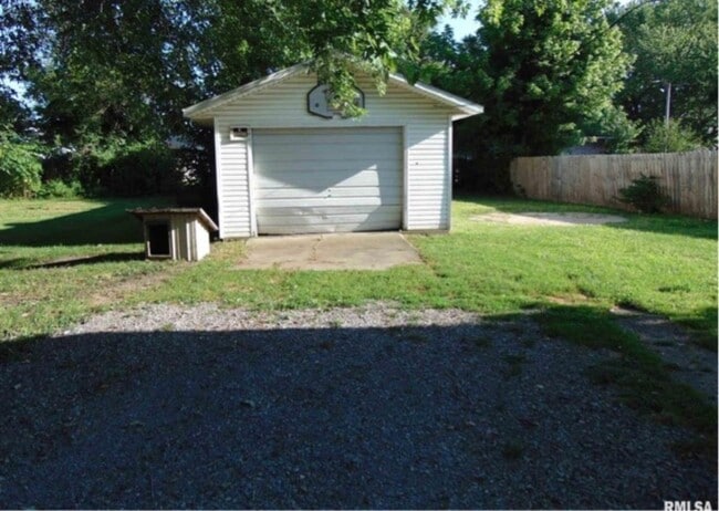 Building Photo - 504 E Hill St