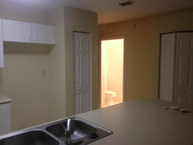 Building Photo - 958 Summit Lake Dr