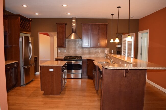 Building Photo - Gorgeous Home Located in Osage Hills Subdivision