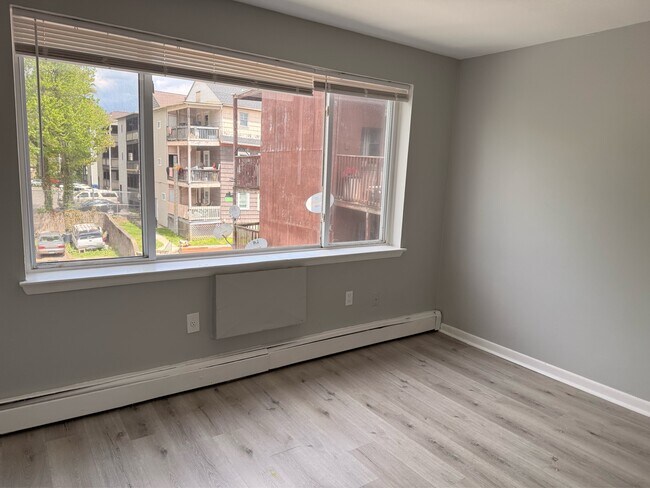 Building Photo - 145 Sisson Ave