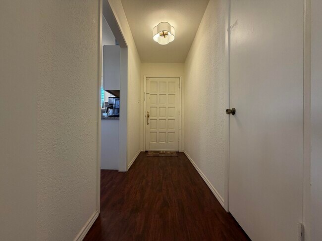 Foto del edificio - 8422 Gary Ave