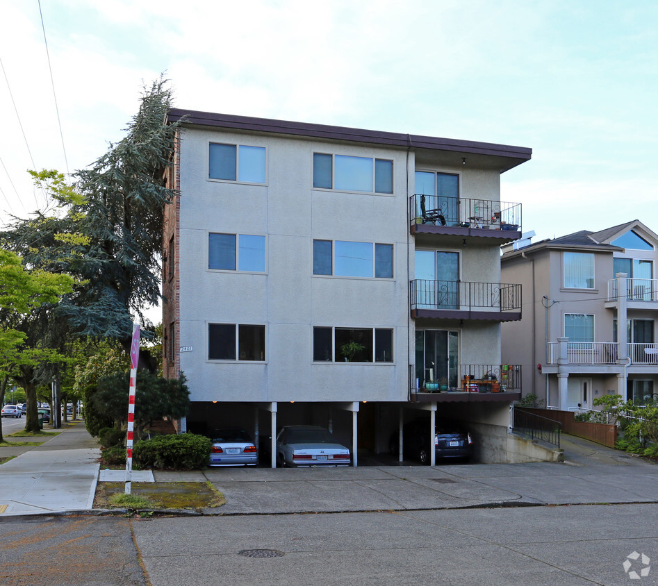 Primary Photo - Scandia Gardens Apartments