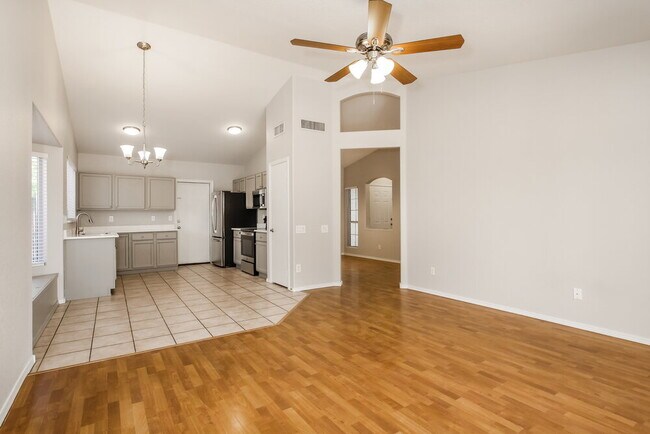 Building Photo - 6402 W Potter Dr