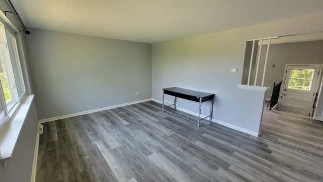 Building Photo - 250 Huth Rd