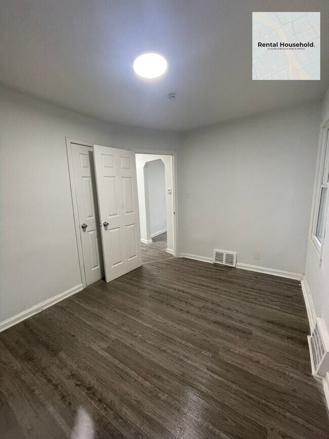 Foto del edificio - 18601 Pembroke Ave