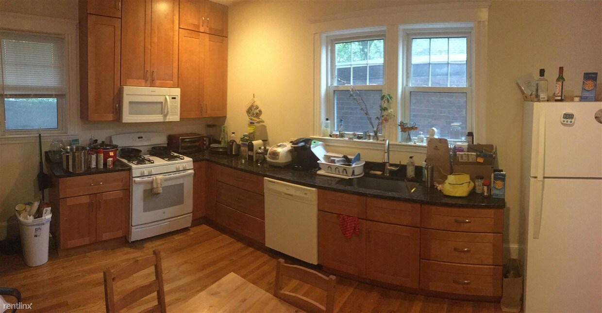 Primary Photo - 52 White St
