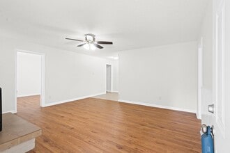 Building Photo - 14181 Splenwood Dr