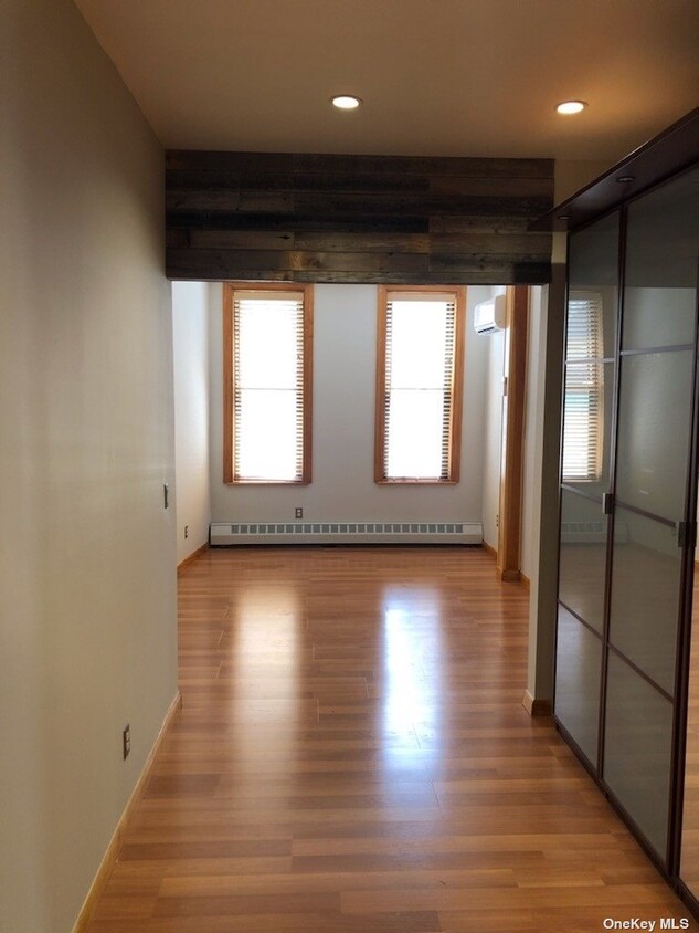Primary Photo - 54-33 Nurge Ave