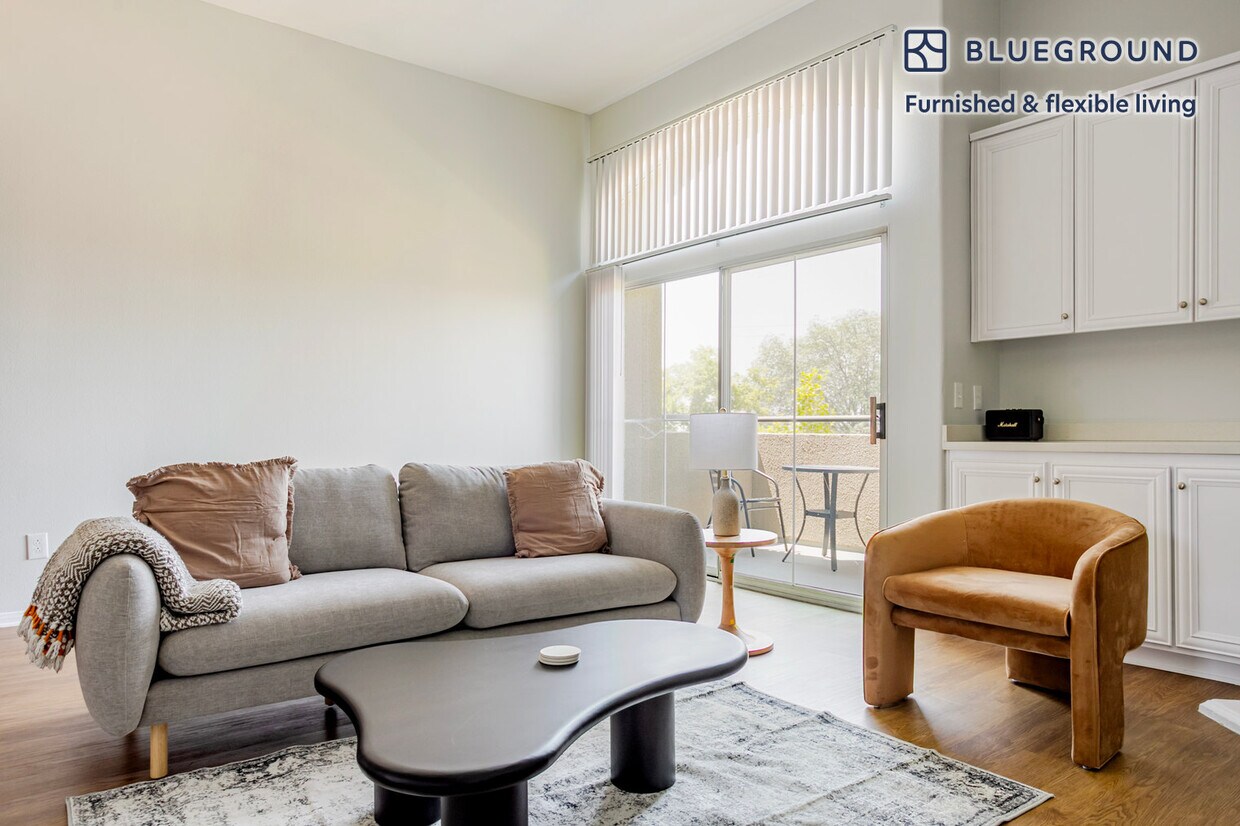 Foto principal - 2225 S Beverly Glen Blvd
