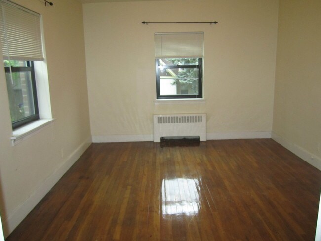 Building Photo - 108 Longwood Ave