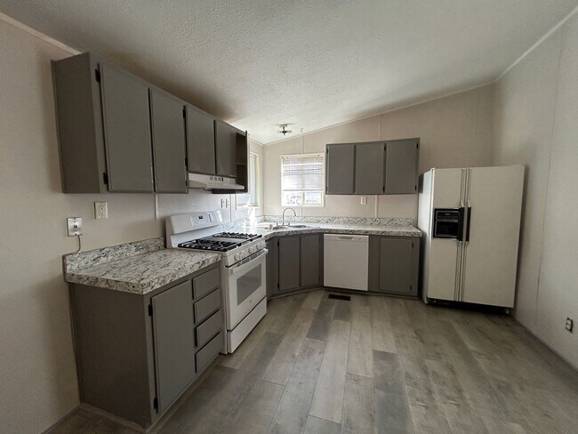 Foto del edificio - Upgraded 3 Bedroom 1 Bath Home
