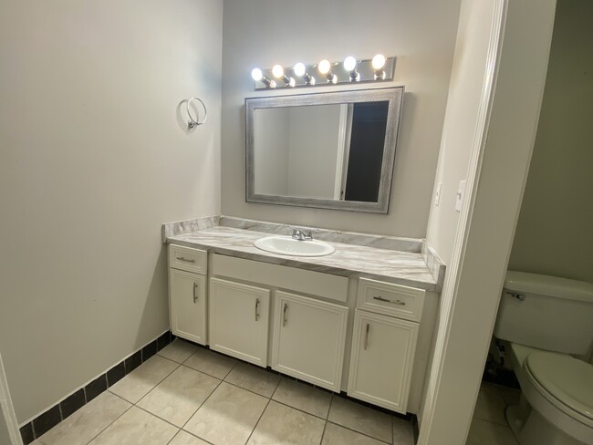 bath vanity - 2812 Georgetown Dr