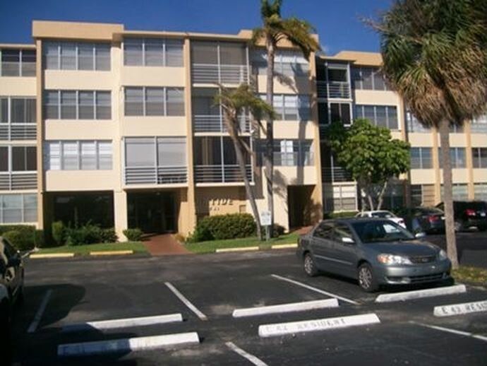 Building - 2761 Taft St