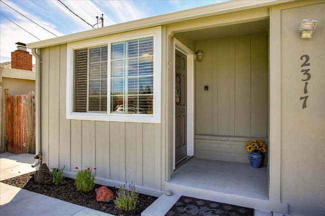 Building Photo - 2317 Vegas Ave