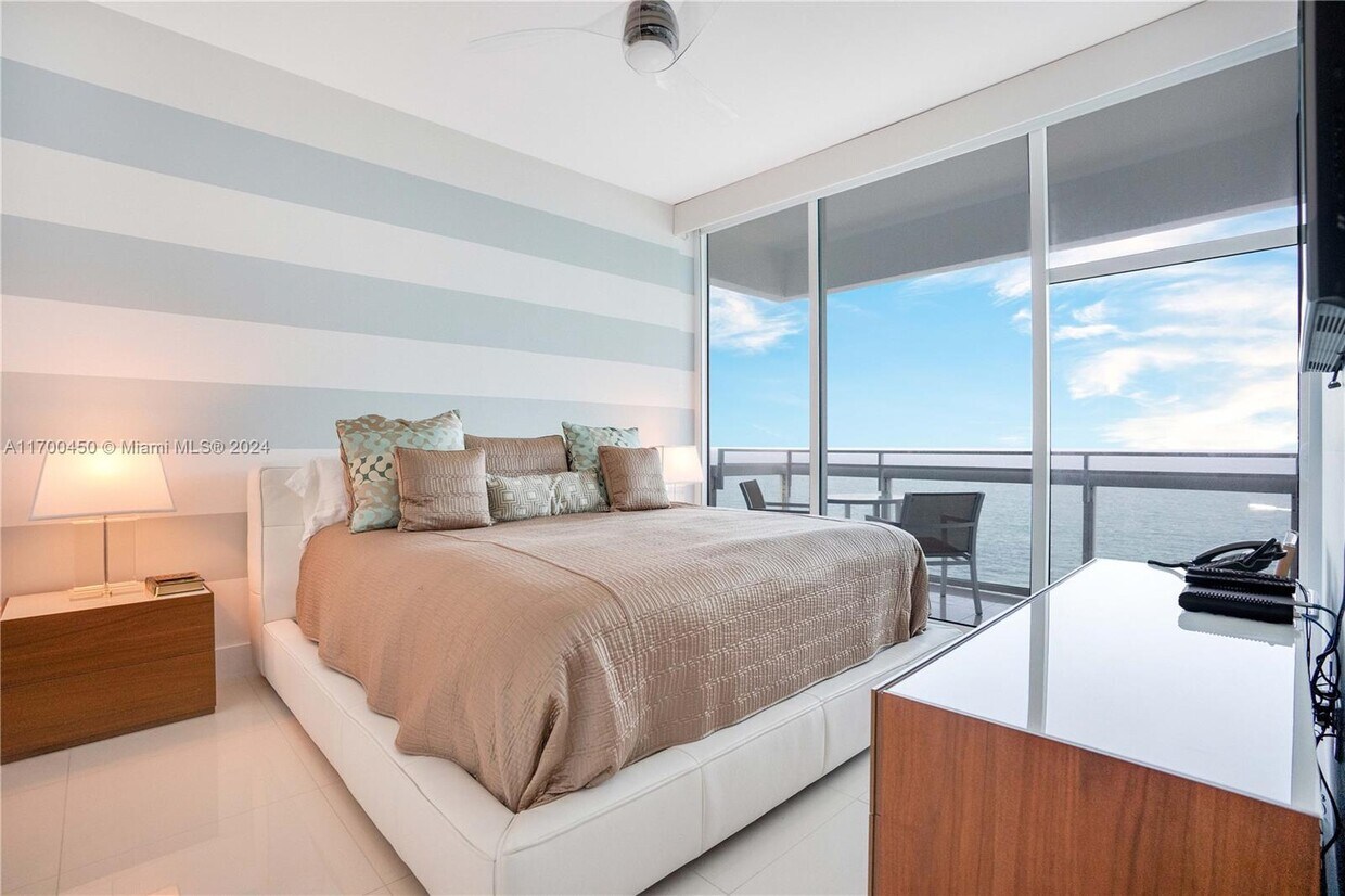 Foto principal - 6801 Collins Ave