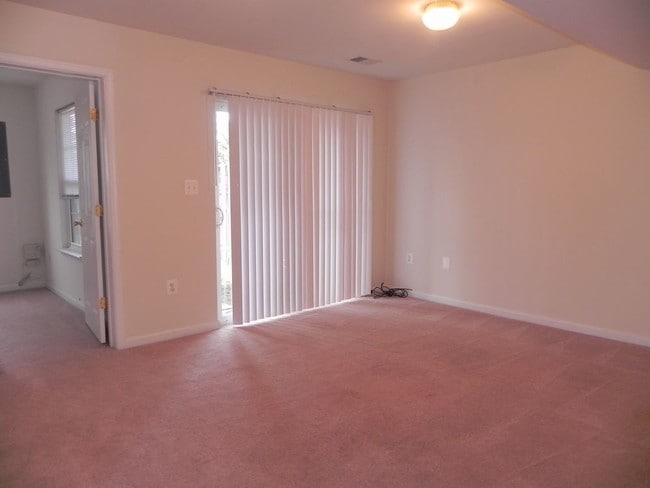 Building Photo - Townhouse for Rent in Culpeper