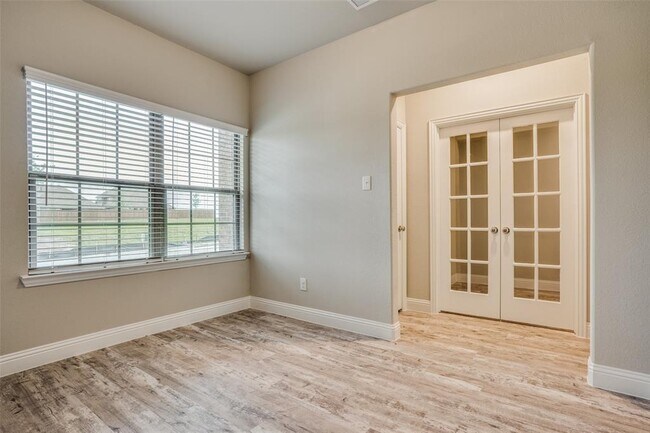 Building Photo - 6000 Aster Dr