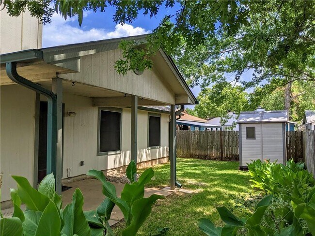 Foto del edificio - 9746 Anderson Village Dr