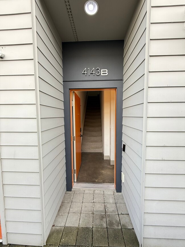 Building Photo - 4143 California Ave SW