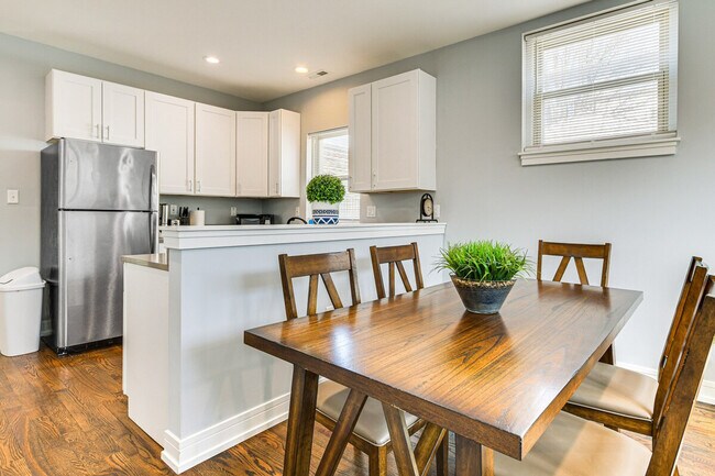 Foto del edificio - 2113 W Armitage Ave